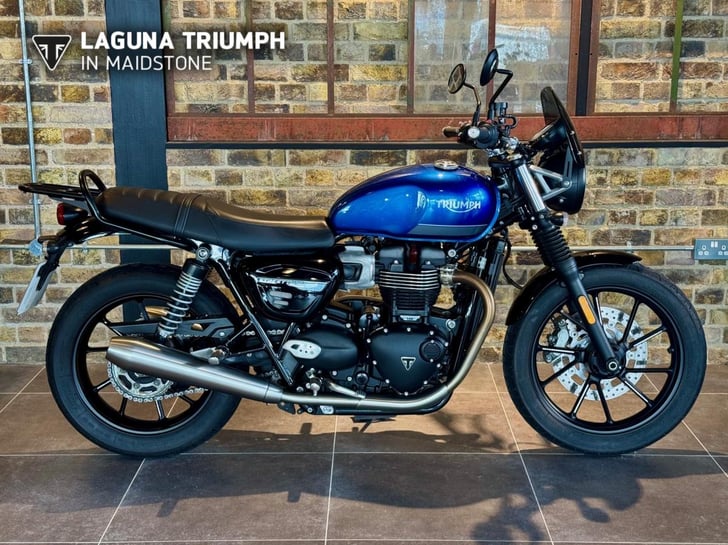 TRIUMPH STREET TWIN 900 