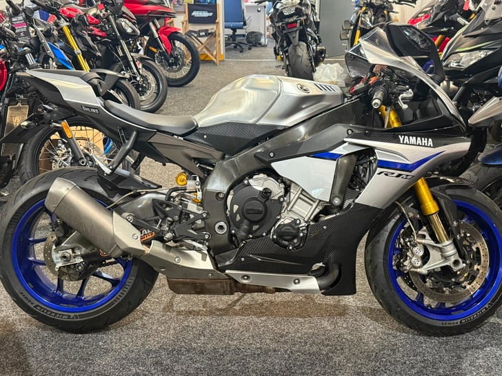 Yamaha YZF-R1M