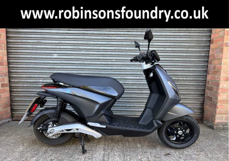 PIAGGIO 1 ELECTRIC SCOOTER 