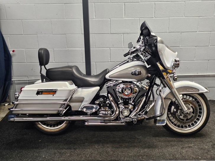 Harley-Davidson TOURING FLHTCU ELECTRA GLIDE ULTRA CLASSIC