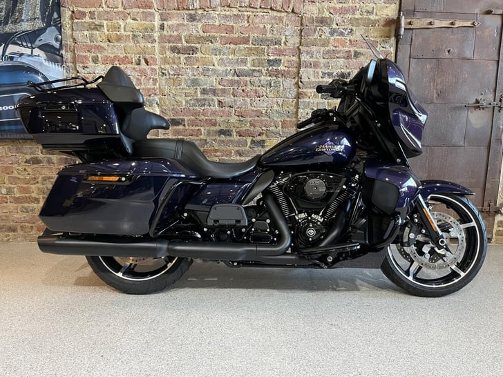 HARLEY-DAVIDSON FLHXU STREET GLIDE ULTRA 