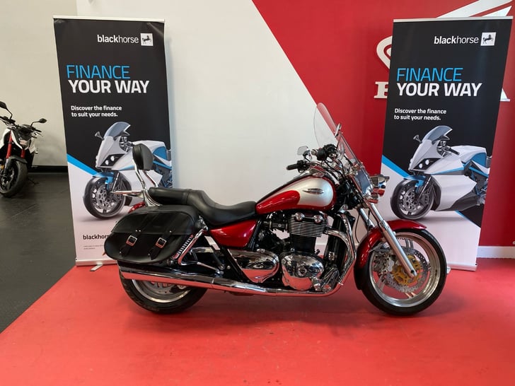 TRIUMPH THUNDERBIRD 1600