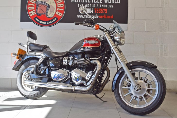 Triumph BONNEVILLE AMERICA