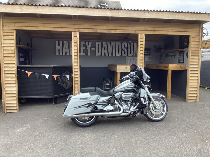 Harley-Davidson CVO 1801 FLHXSE STREET GLIDE