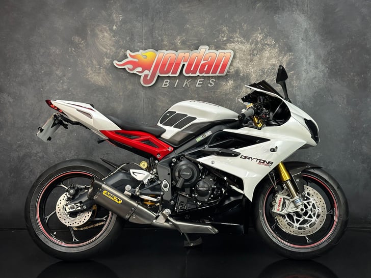 Triumph DAYTONA 675 R