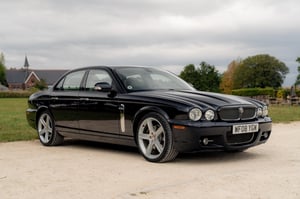 Used Jaguar XJ XJ 2.7 TD SPORT PREMIUM 4DR for sale in Chesterfield | Image 3