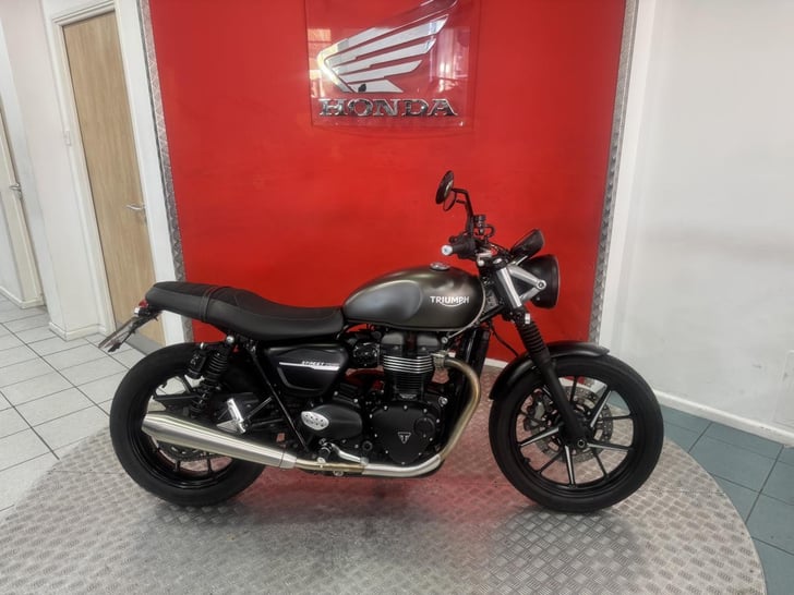 Triumph STREET TWIN