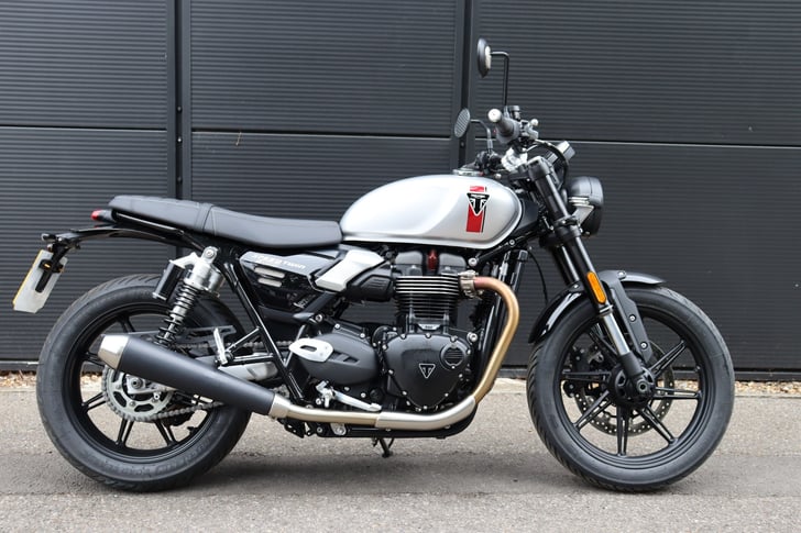 TRIUMPH SPEED TWIN 900