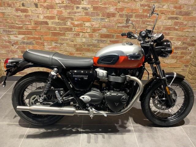 Triumph BONNEVILLE T100