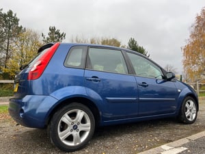 Used Ford FIESTA FIESTA 1.25 ZETEC CLIMATE 5DR for sale in Chesterfield | Image 3