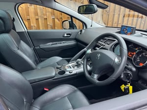 Used Peugeot 3008 3008 2.0 H E-HDI ALLURE EGC 4WD EURO 5 (S/S) 5DR for sale in Chesterfield | Image 3