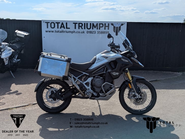 TRIUMPH TIGER 1200 RALLY PRO