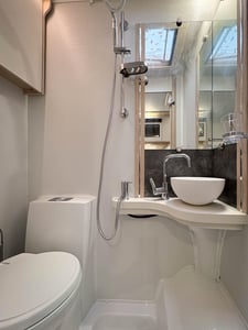 Used Elddis AVALON 250 AVALON 250 for sale in Wythall | Image 2