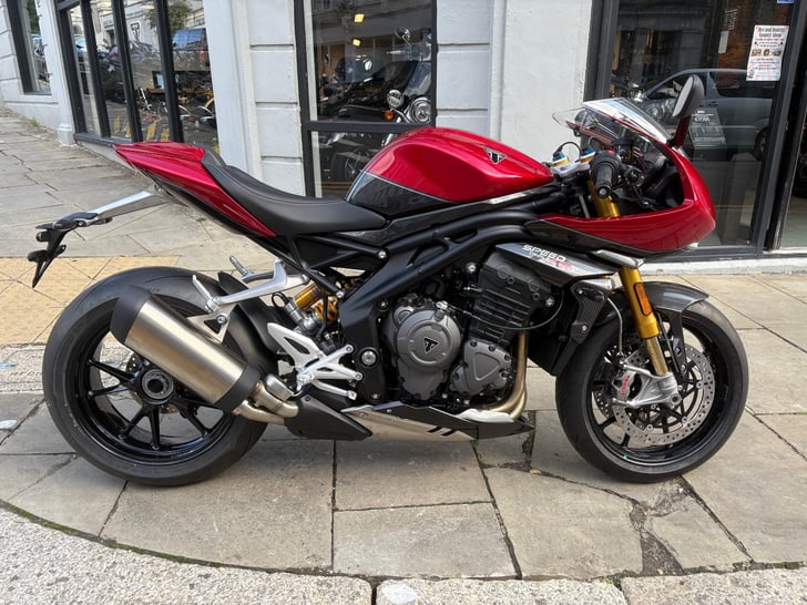 Triumph SPEED TRIPLE 1200 RR