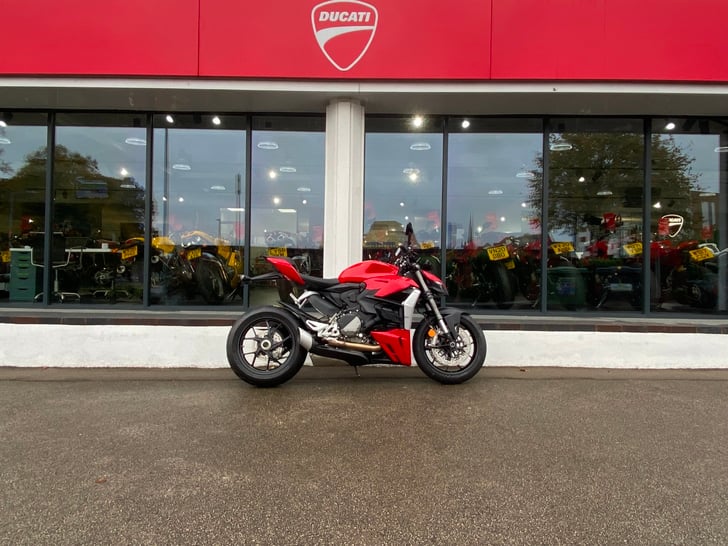Ducati STREETFIGHTER V2