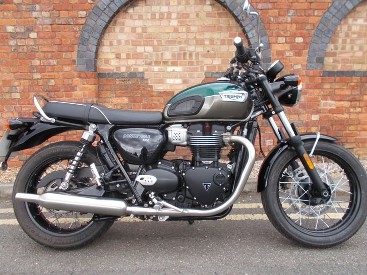 TRIUMPH BONNEVILLE T100