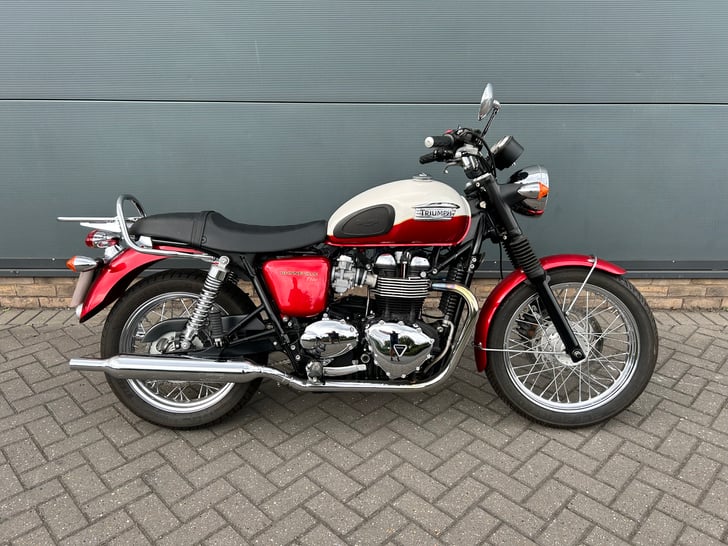 Triumph BONNEVILLE T100