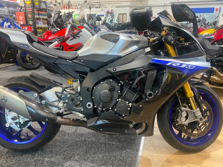 Yamaha YZF-R1M