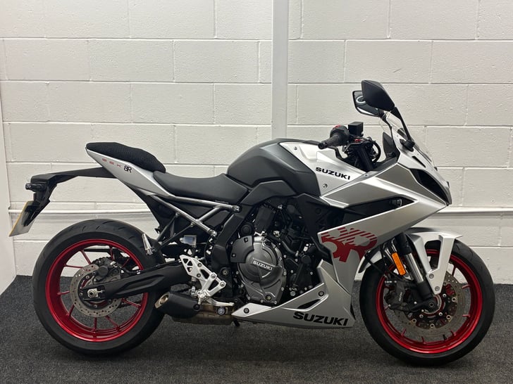 Suzuki GSX-8R