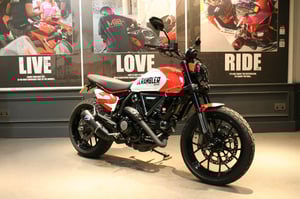 Watch video of Ducati SCRAMBLER 800 SCRAMBLER 800 803 FULL THROTTLE DUCATI QUICK SHIFT in Watford