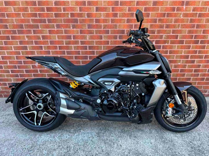 DUCATI XDIAVEL V4