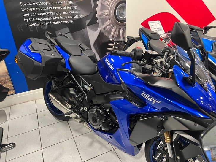 Suzuki GSX-S1000GT+