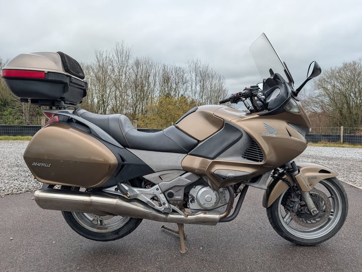 Honda NT700V DEAUVILLE