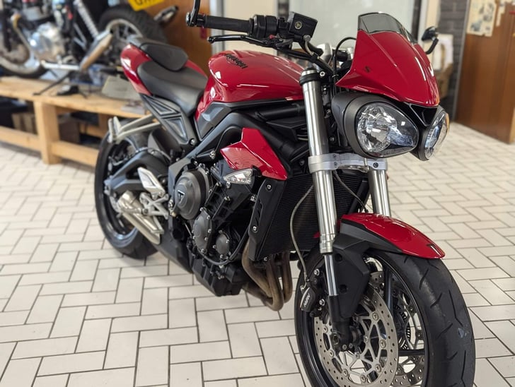 Triumph STREET TRIPLE 660 S