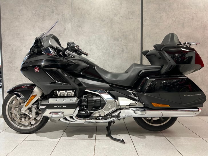 Honda GL1800 GOLD WING TOUR DCT