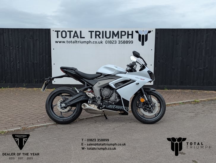 TRIUMPH DAYTONA 660