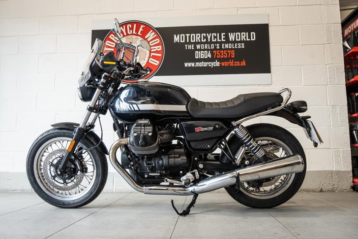 Moto Guzzi V7 IV SPECIAL 