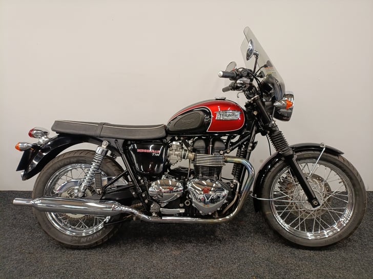 Triumph BONNEVILLE T100