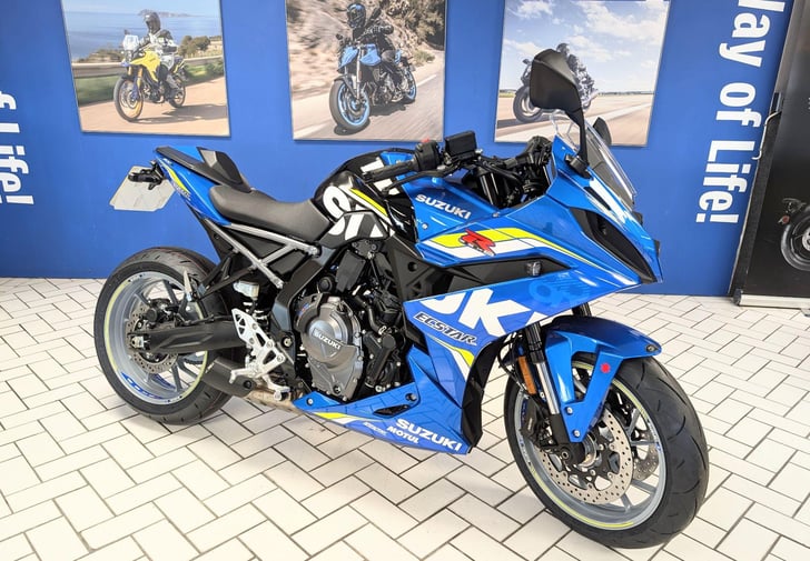 Suzuki GSX-8R 776