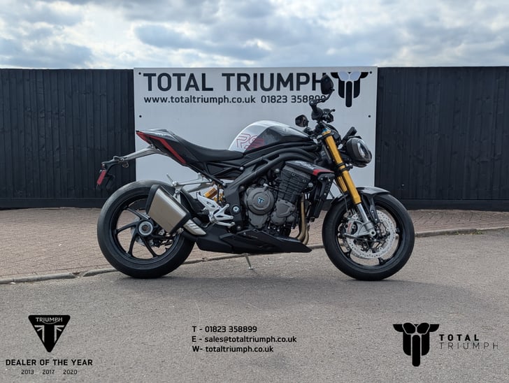 TRIUMPH SPEED TRIPLE 1200 RS