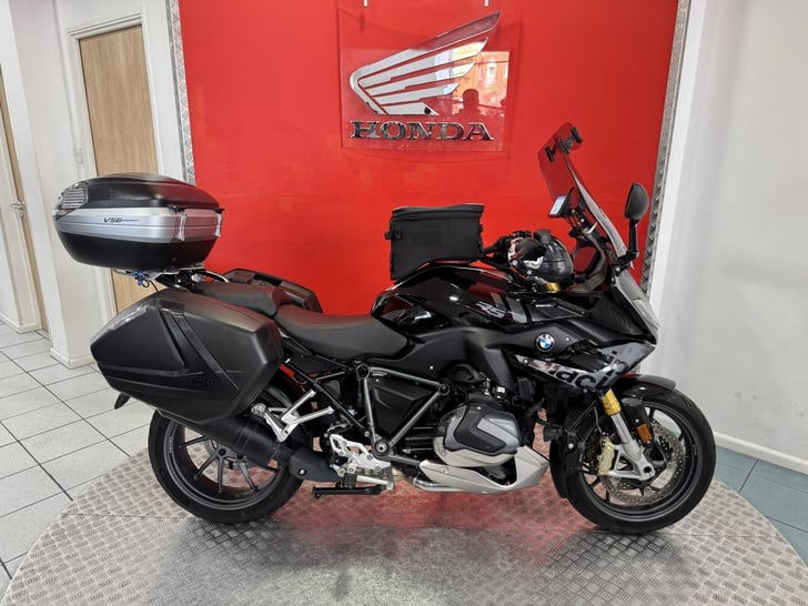 BMW R1250RS SE TRIPLE BLACK 