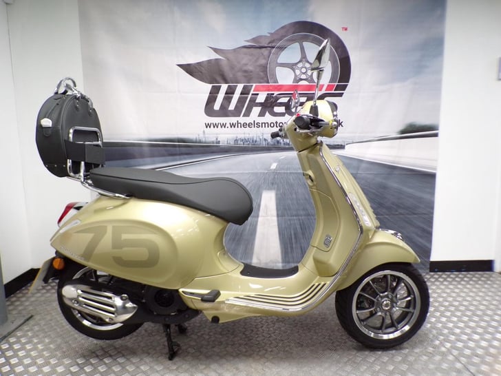 Vespa PRIMAVERA 125 75TH 