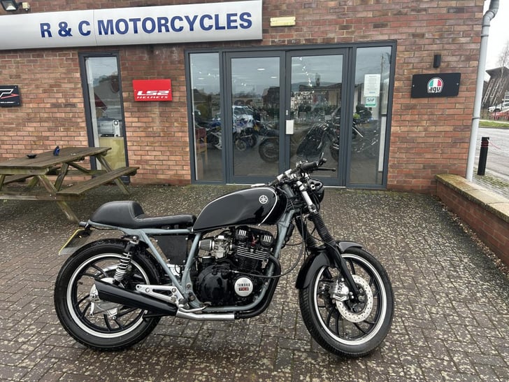 Yamaha XJ550 CAFE RACER 