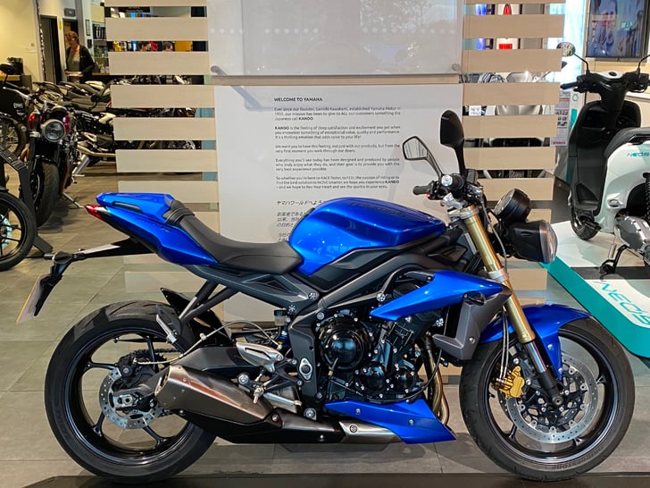 TRIUMPH STREET TRIPLE 675