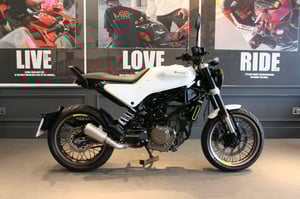 Used Husqvarna VITPILEN 401 VITPILEN 401 for sale in Watford | Image 2