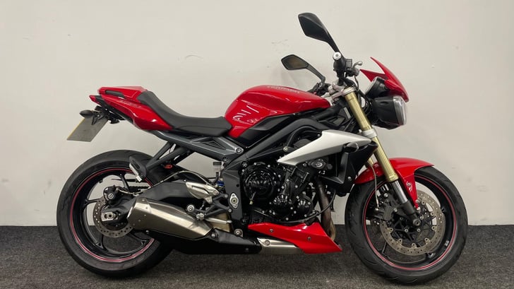 TRIUMPH STREET TRIPLE 675