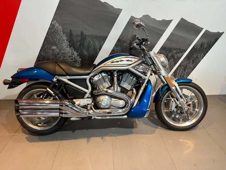 Harley-Davidson V-ROD VRSCR STREET ROD