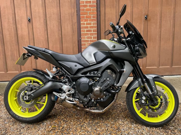 YAMAHA MT-09