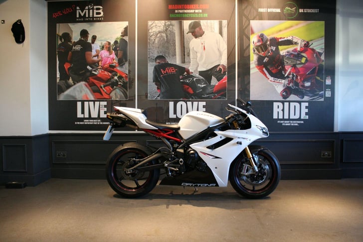 Here's a photo of the TRIUMPH DAYTONA 675 R, currently available for sale