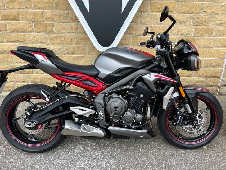 Triumph STREET TRIPLE R LOW