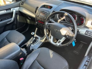 Used Kia SORENTO SORENTO 2.2 CRDI KX-3 AWD EURO 5 5DR (SNAV) for sale in Chesterfield | Image 2
