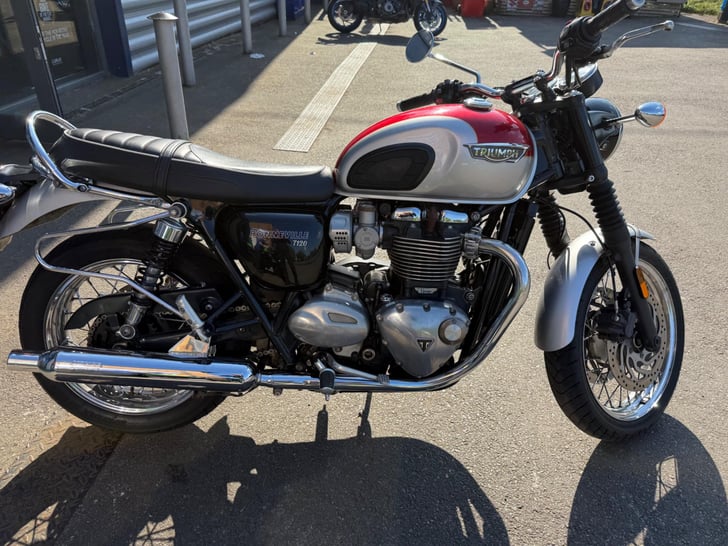 Triumph BONNEVILLE T120 1200