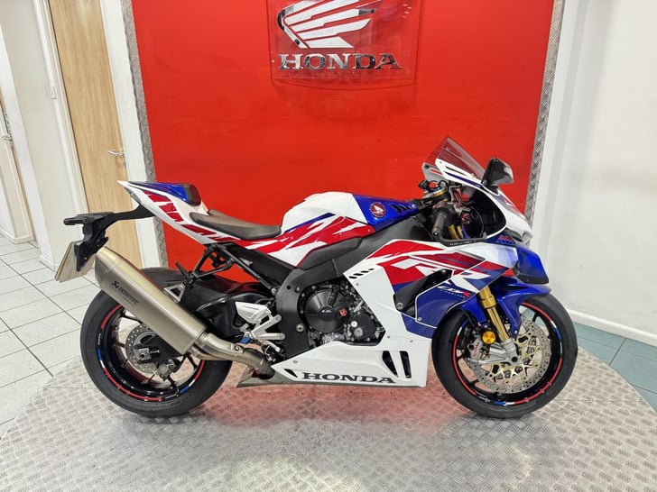 Honda CBR1000RR-R Fireblade SP 30th Anniversary