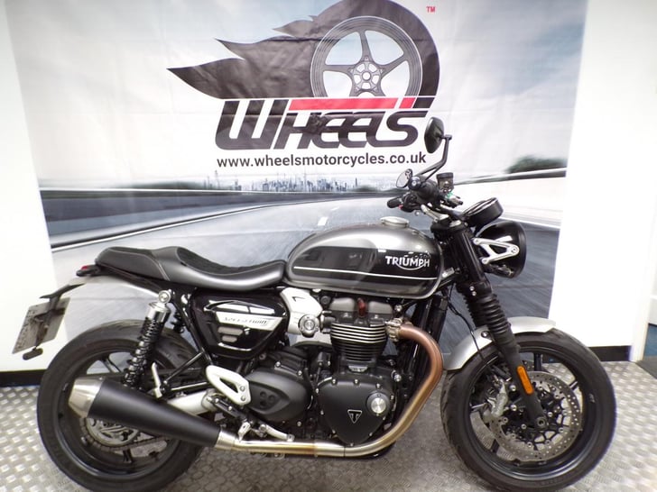 TRIUMPH SPEED TWIN