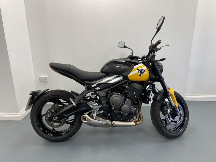 TRIUMPH TRIDENT 660