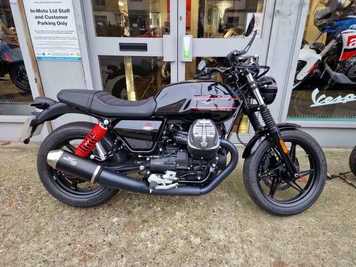 Moto Guzzi V7 850 SPECIAL